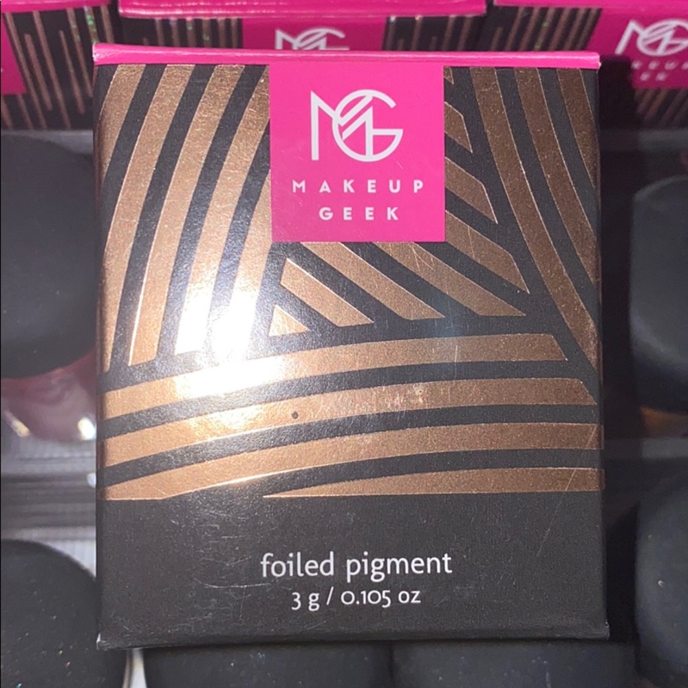 Makeup Geek Enchanted loose pigment